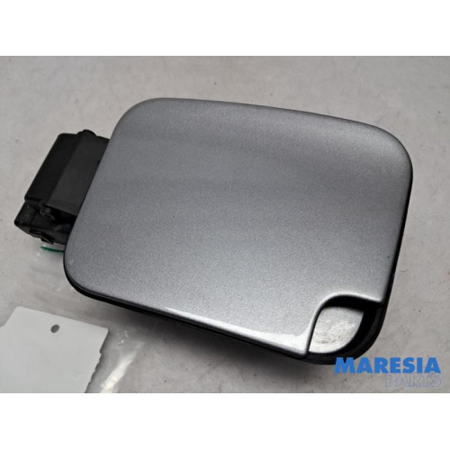 Opel - Vivaro - Tank Klep
