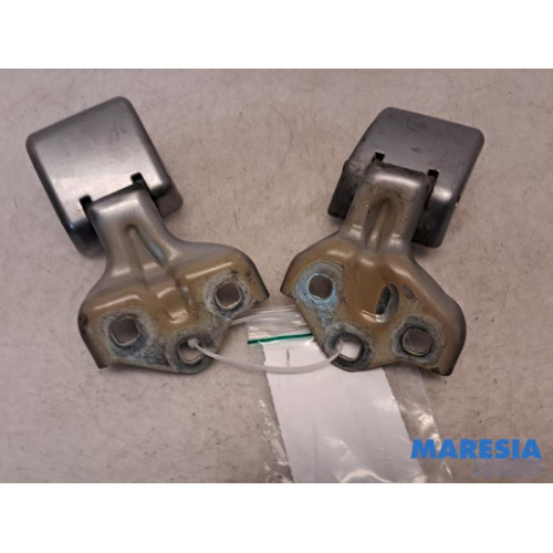 Opel - Vivaro - Rear door hinge, right