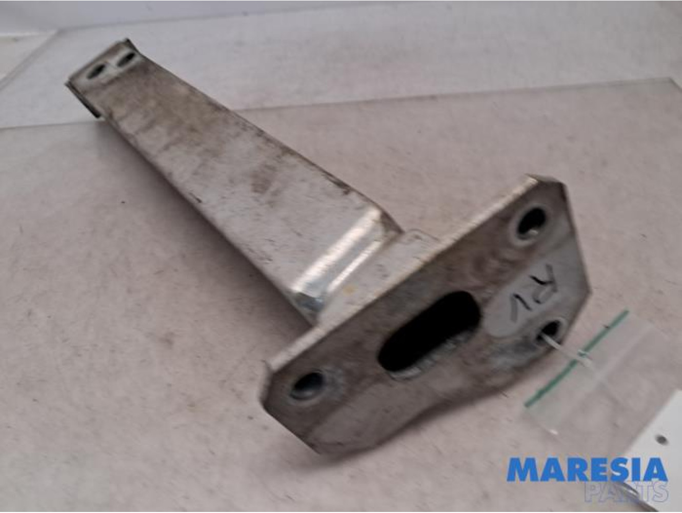 Fiat - 500L - Front part support