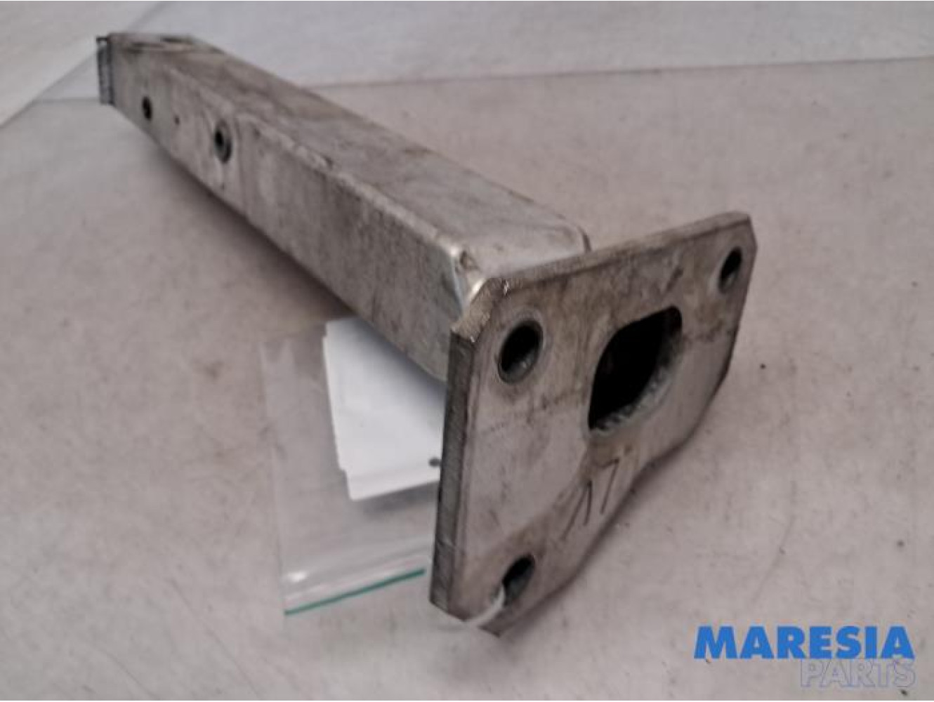 Fiat - 500L - Front part support