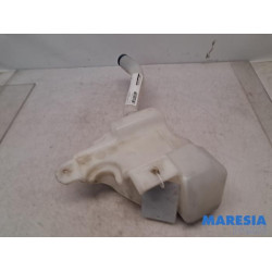 Fiat - 500L - Front windscreen washer reservoir