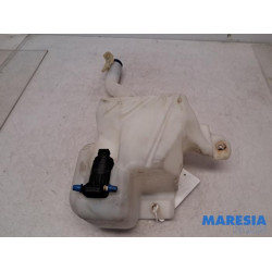 Fiat - 500L - Front windscreen washer reservoir