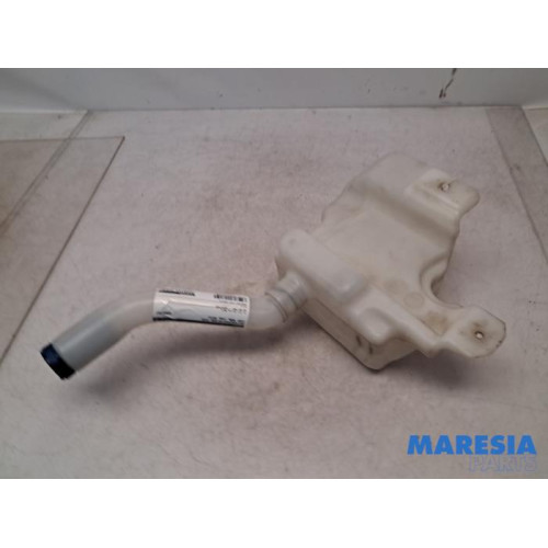 Fiat - 500L - Front windscreen washer reservoir