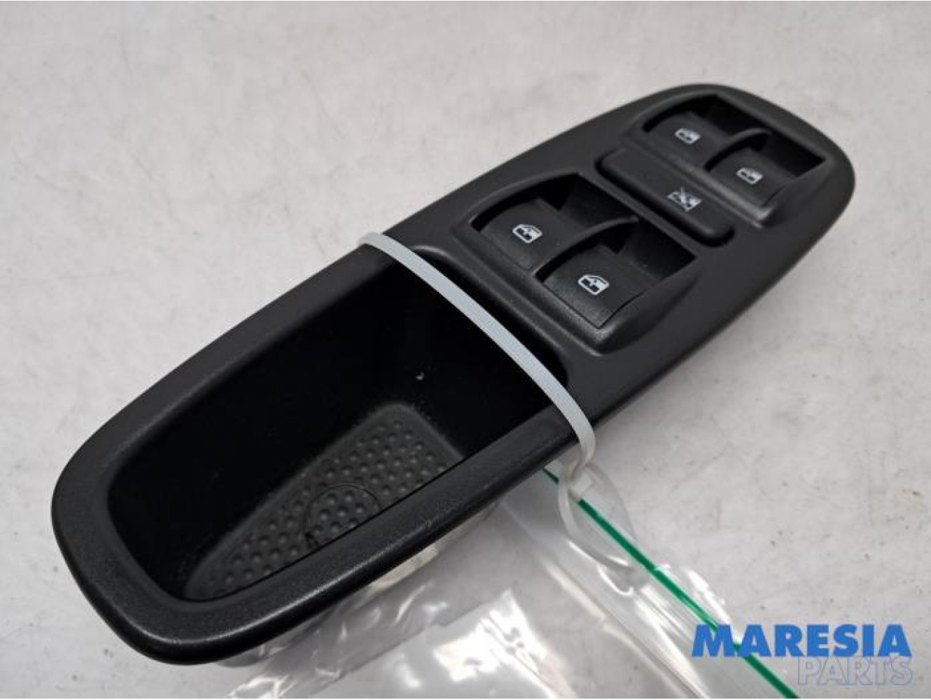 Fiat - 500L - Multi-functional window switch