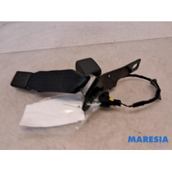 Alfa Romeo - Tonale - Insertion ceinture de sécurité arrière gauche