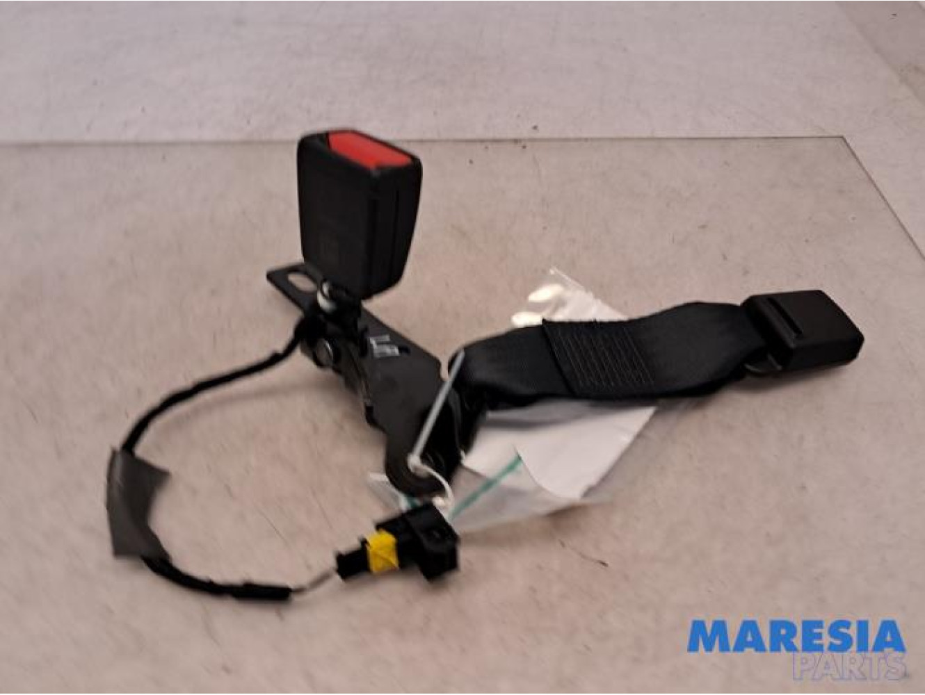 Alfa Romeo - Tonale - Insertion ceinture de sécurité arrière gauche