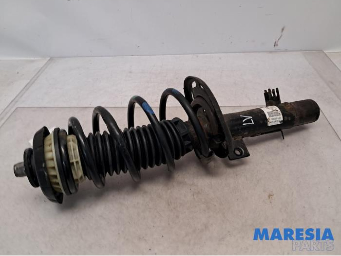 Citroen - DS3 - Front shock absorber rod, left