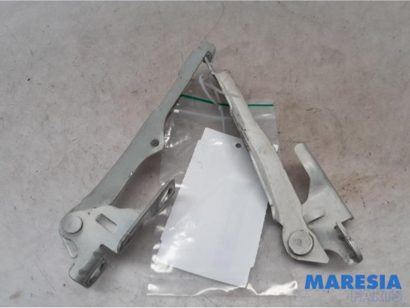 Citroen - DS3 - Bonnet Hinge