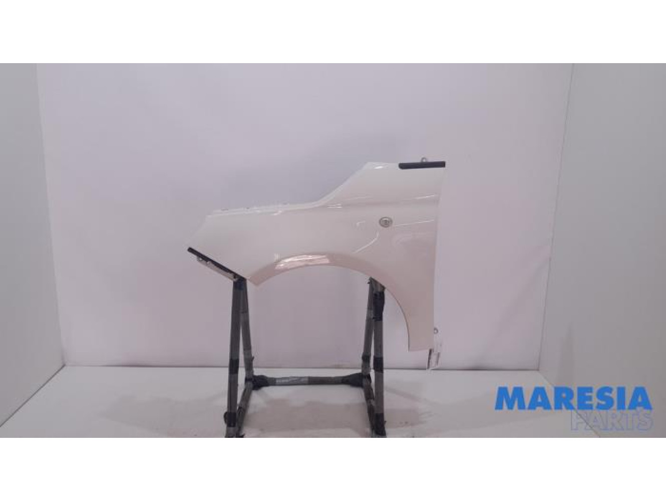 Fiat - 500 - Front wing, left