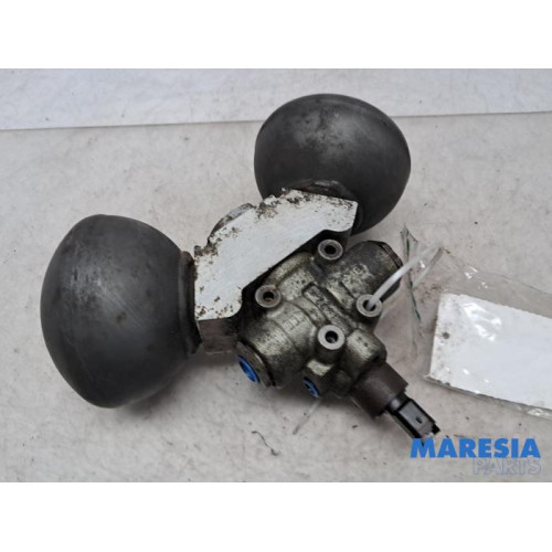 Citroen - C5 - Régulateur haute pression (suspension)