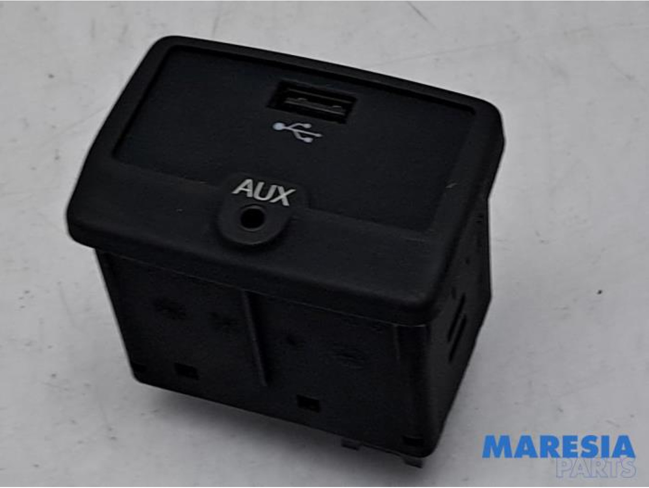 Fiat - 500L - AUX / USB-Anschluss