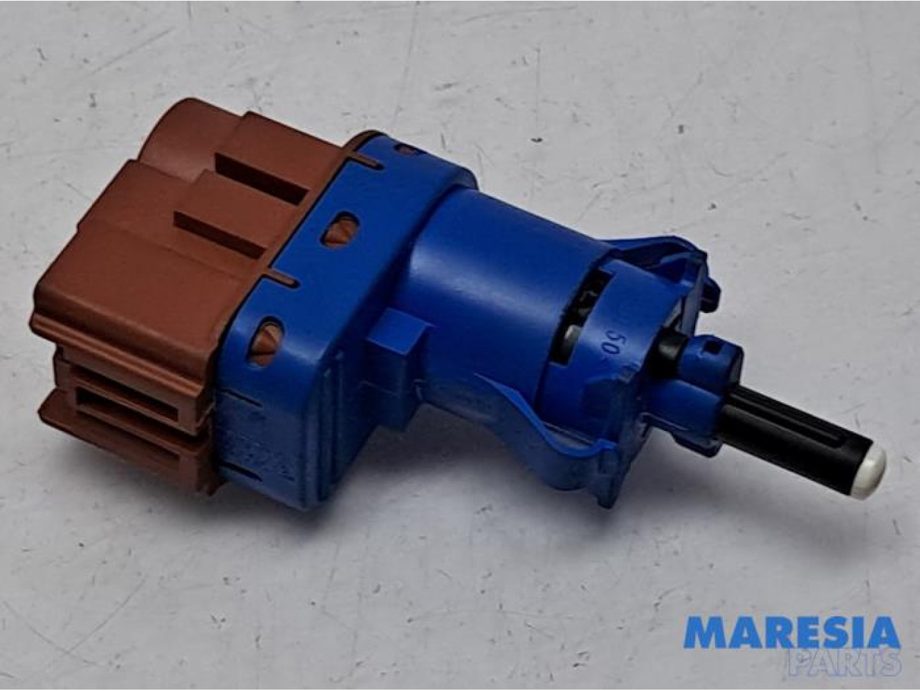 Fiat - 500L - Brake light switch
