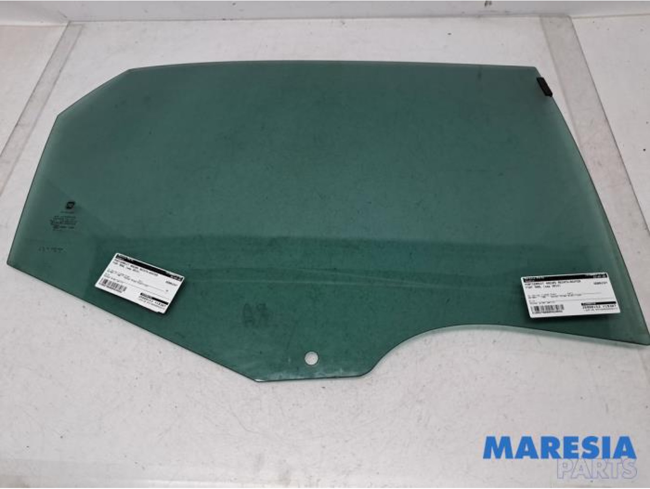 Fiat - 500L - Rear door window 4-door door, rear right