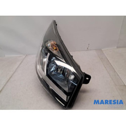 Renault - Trafic - Headlight, right