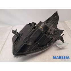 Renault - Trafic - Headlight, right