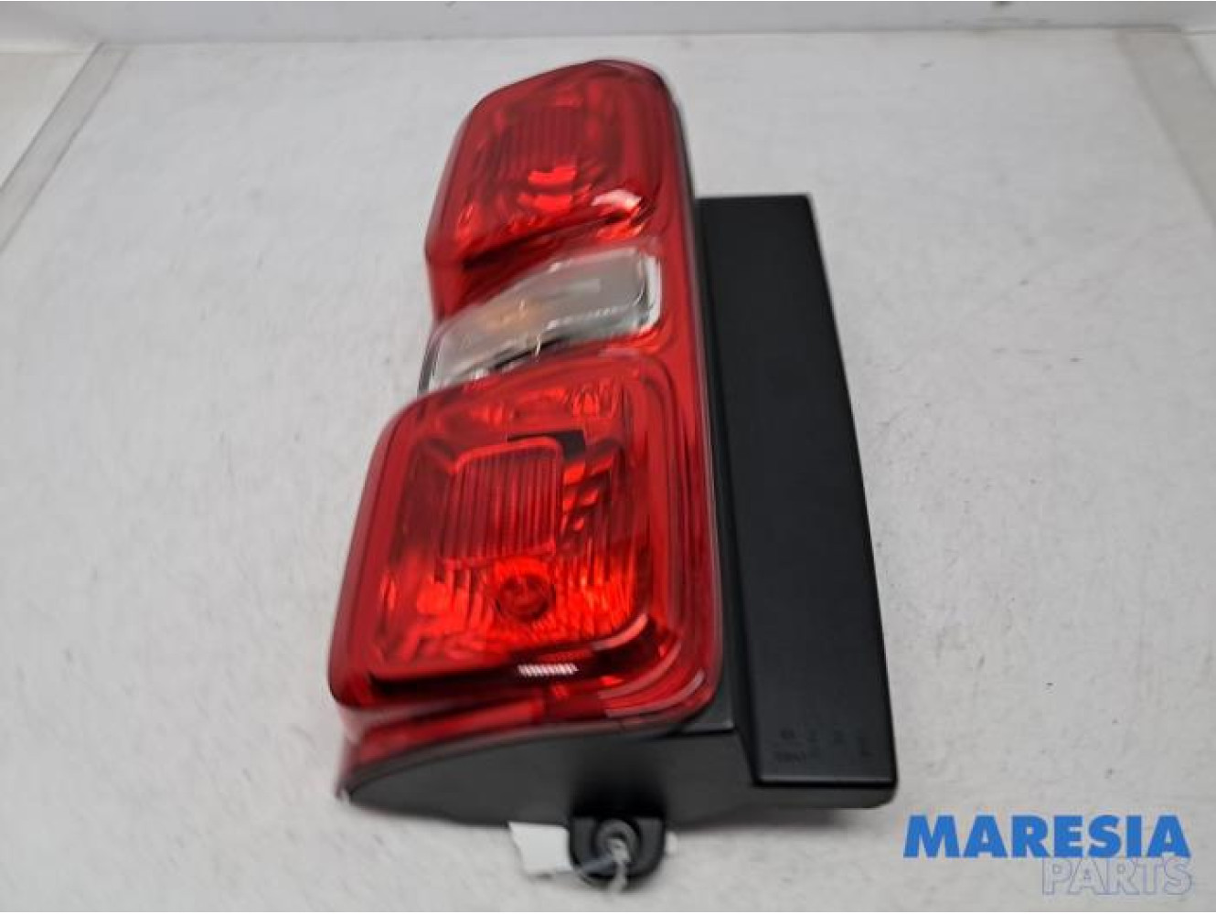 Opel - Vivaro - Taillight, left