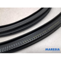 Opel - Vivaro - Door seal 2-door, left