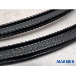 Opel - Vivaro - Door seal 2-door, right