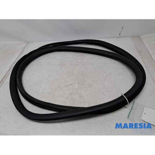 Opel - Vivaro - Door seal 2-door, right