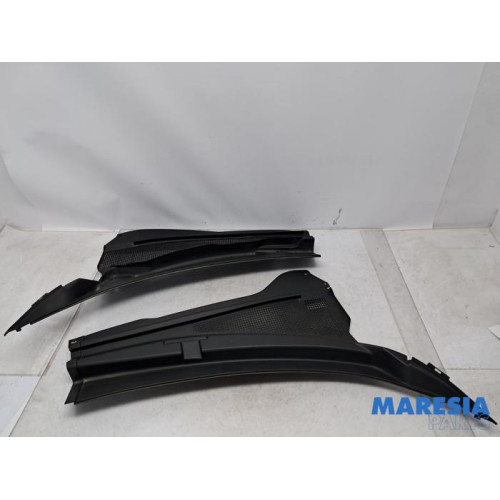 Opel - Vivaro - Cowl top grille