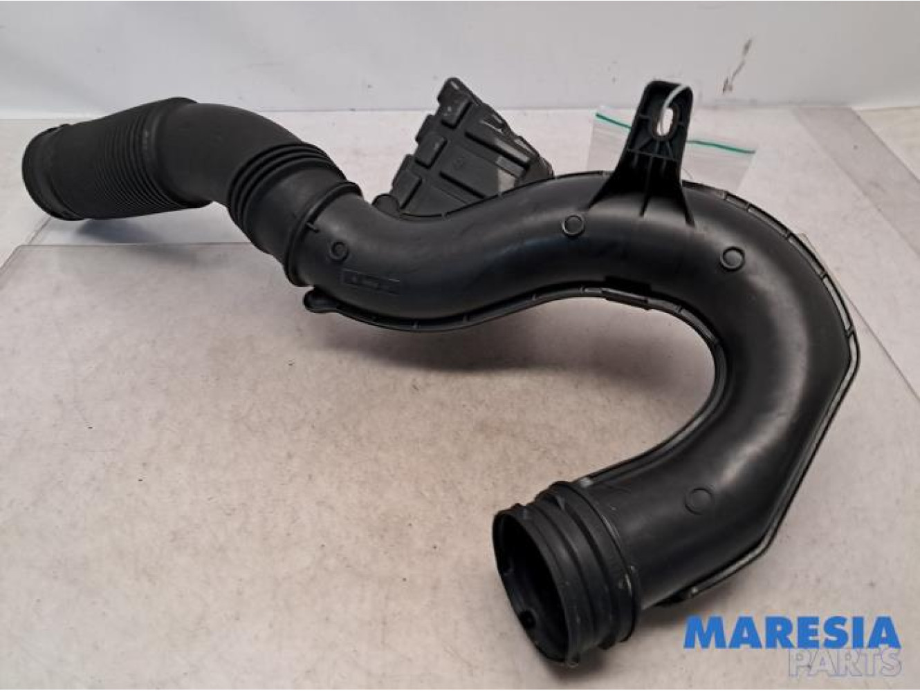 Renault - Trafic - Air intake hose