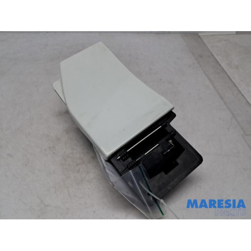 Renault - Trafic - Tank cap cover