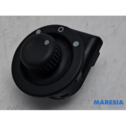 Renault - Trafic - Mirror switch
