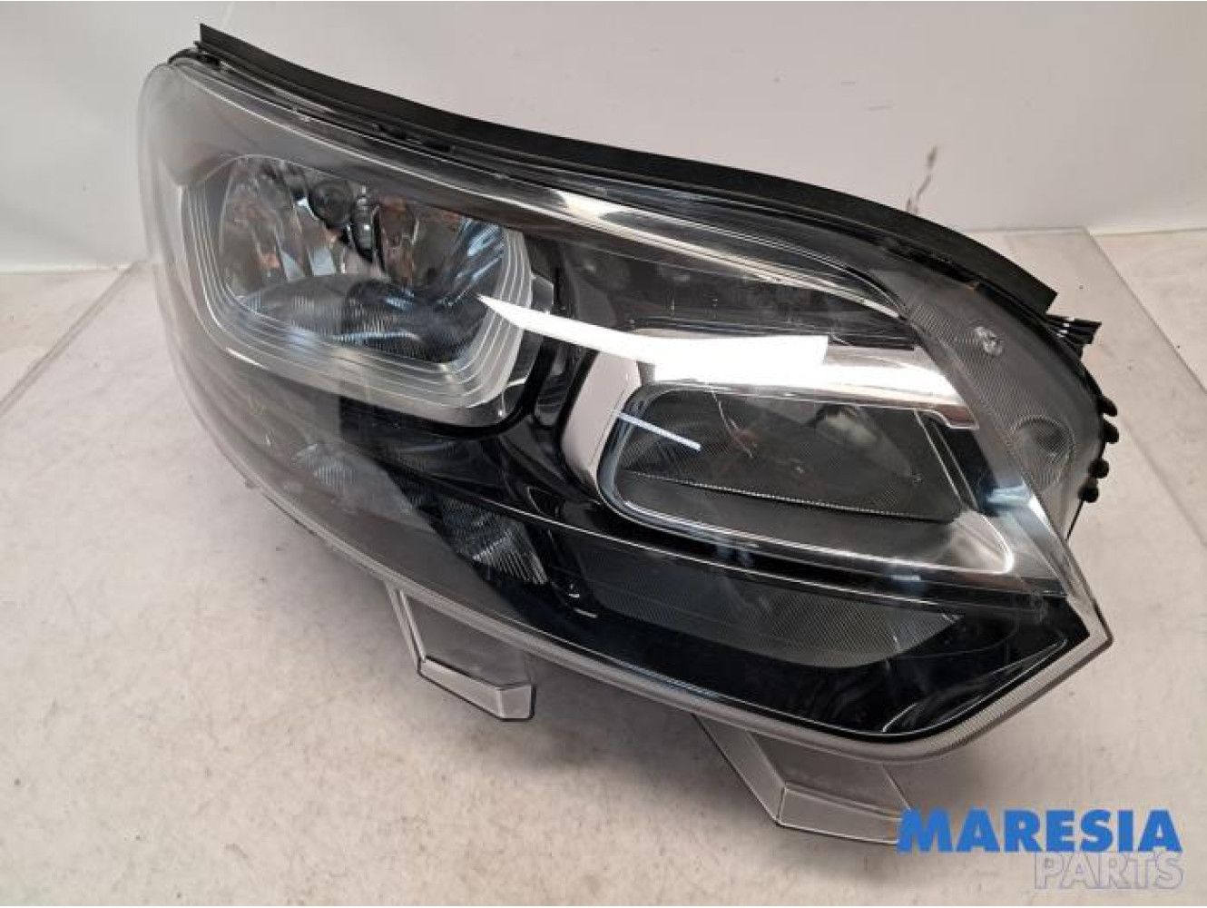 Opel - Vivaro - Headlight, right