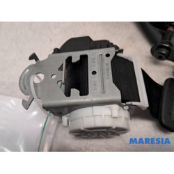 Renault - Trafic - Front seatbelt, centre