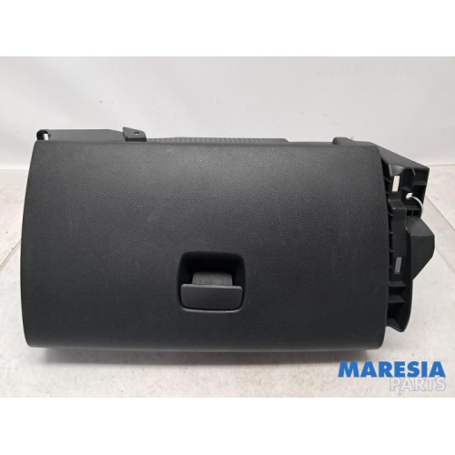 Renault - Trafic - Glovebox