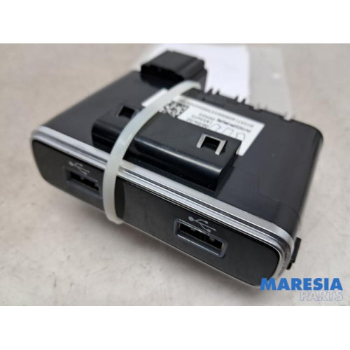 Fiat - 500 - AUX / USB connection