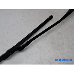 Renault - Trafic - Front wiper arm