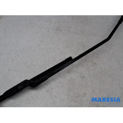 Renault - Trafic - Front wiper arm