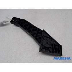 Renault - Trafic - Front part support