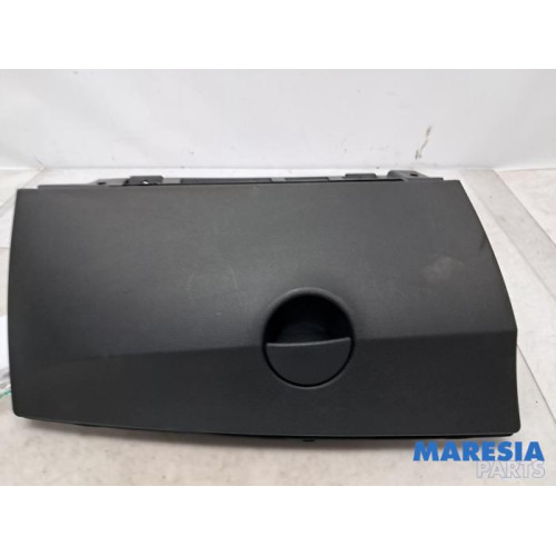 Fiat - 500 - Glovebox
