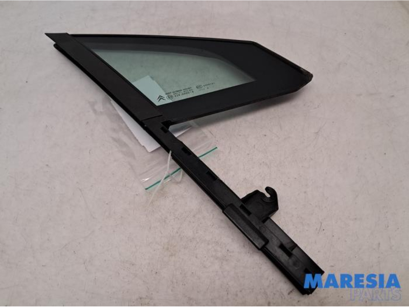 Citroen - C5 - Vitre triangulaire avant droite