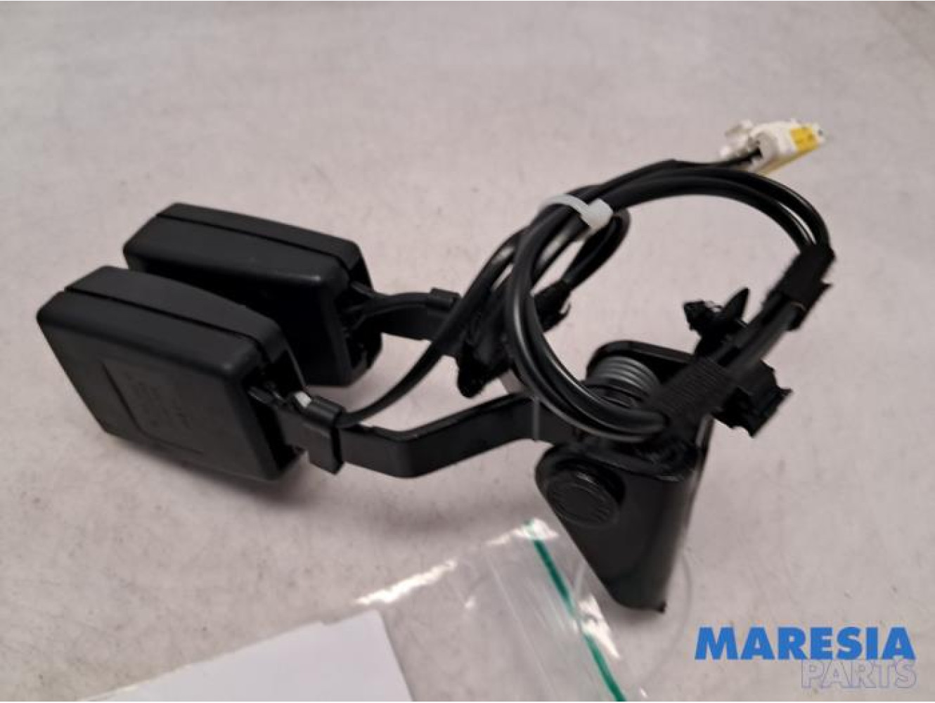 Citroen - C5 - Insertion ceinture de sécurité arrière gauche