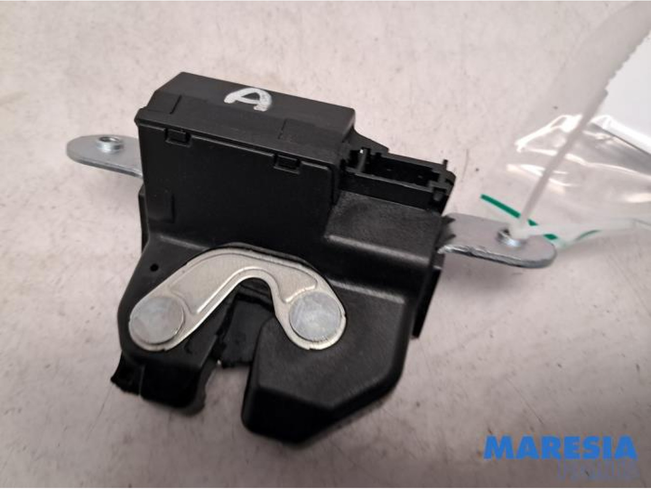 Fiat - 500 - Tailgate lock mechanism