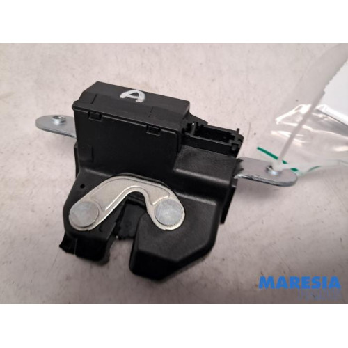 Fiat - 500 - Tailgate lock mechanism