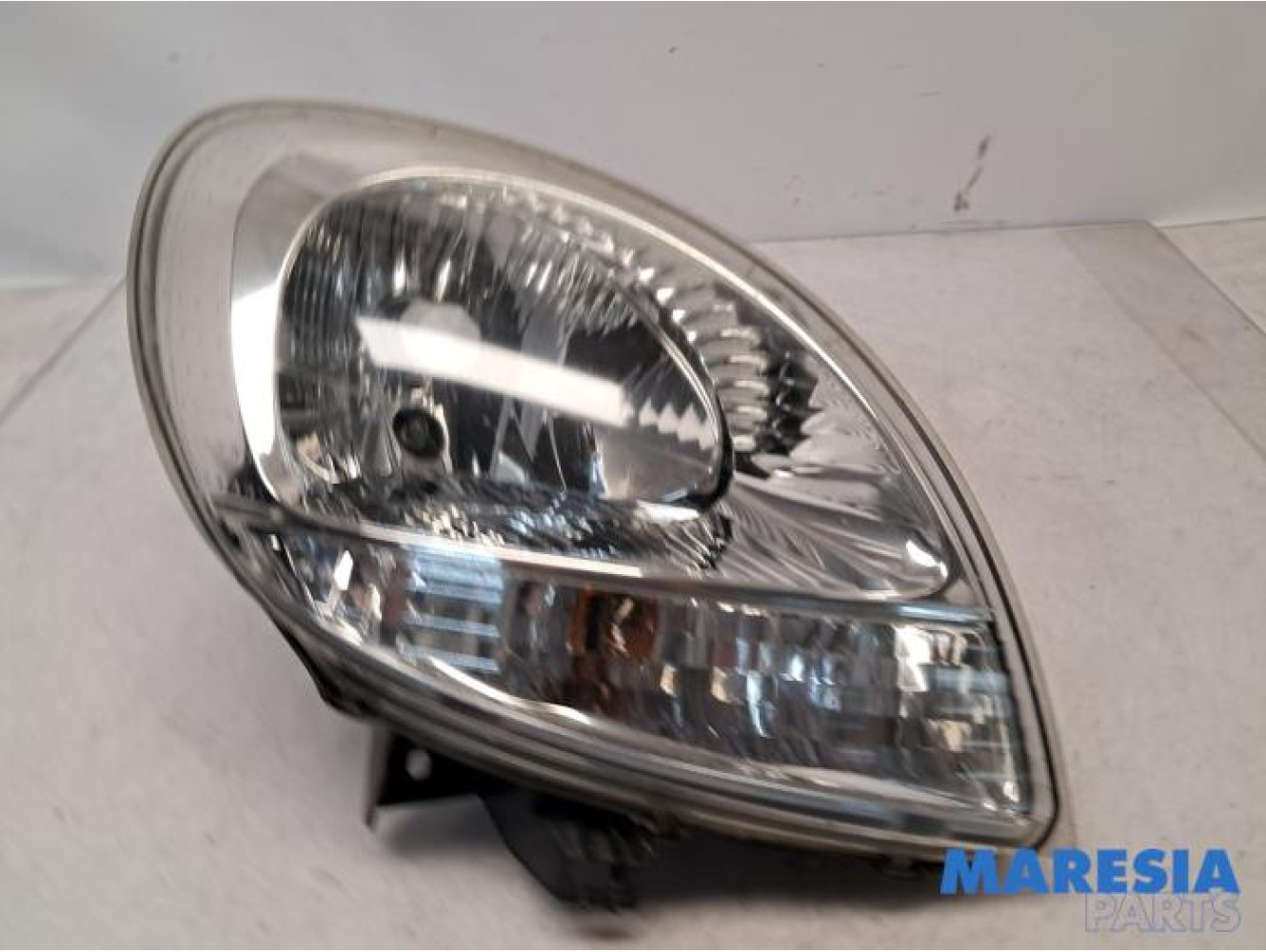 Renault - Kangoo - Headlight, right