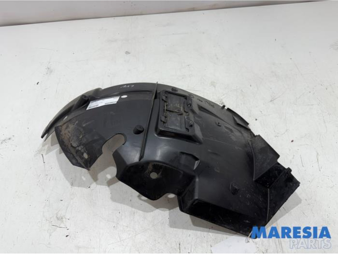Renault - Trafic - Wheel arch liner