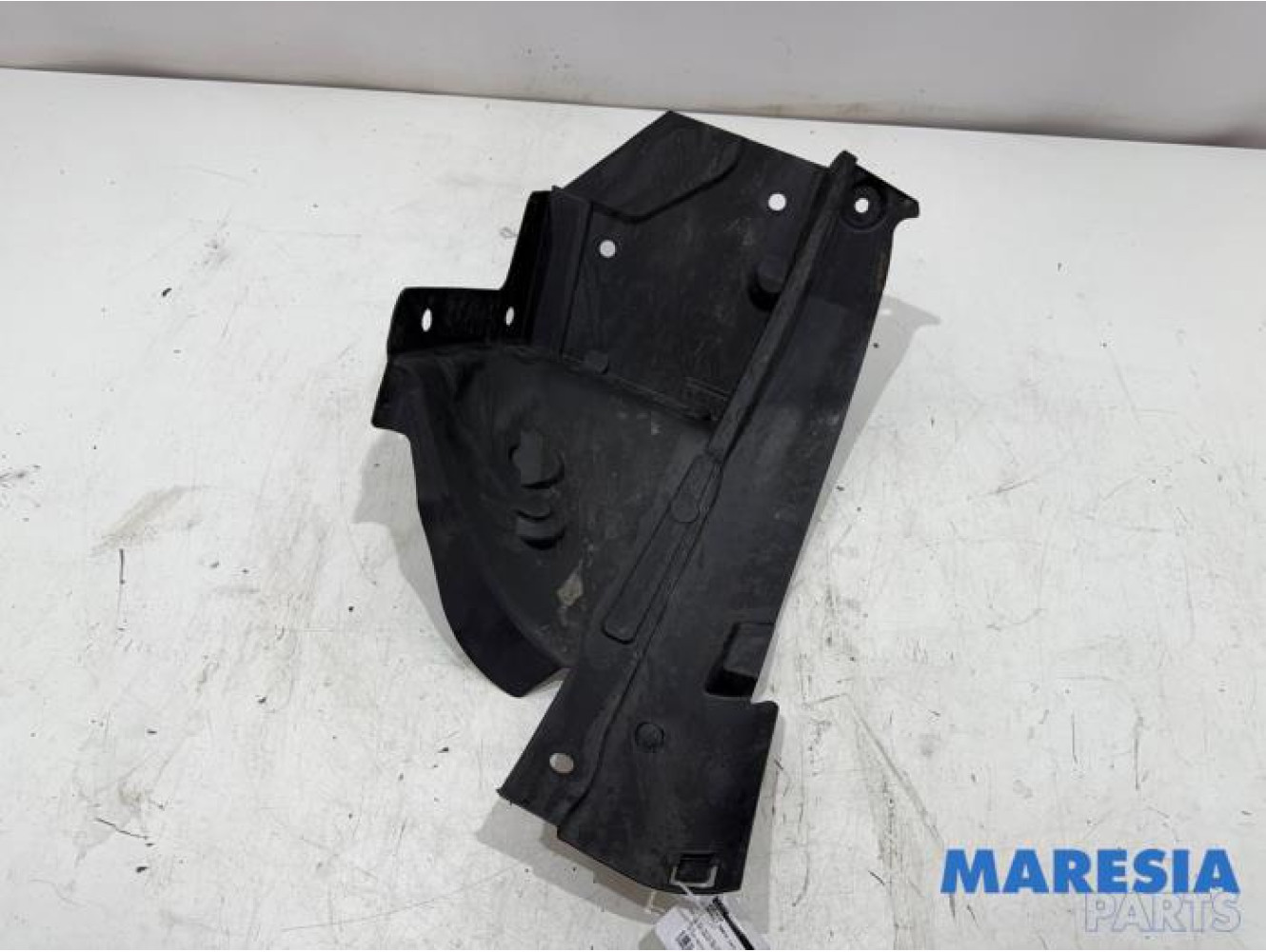 Renault - Trafic - Wheel arch liner