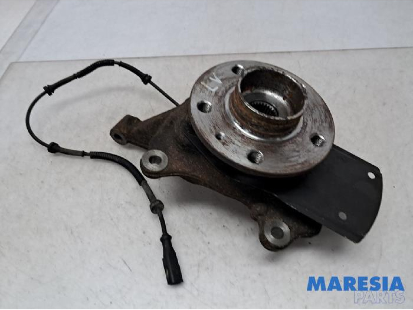 Renault - Trafic - Knuckle, front left