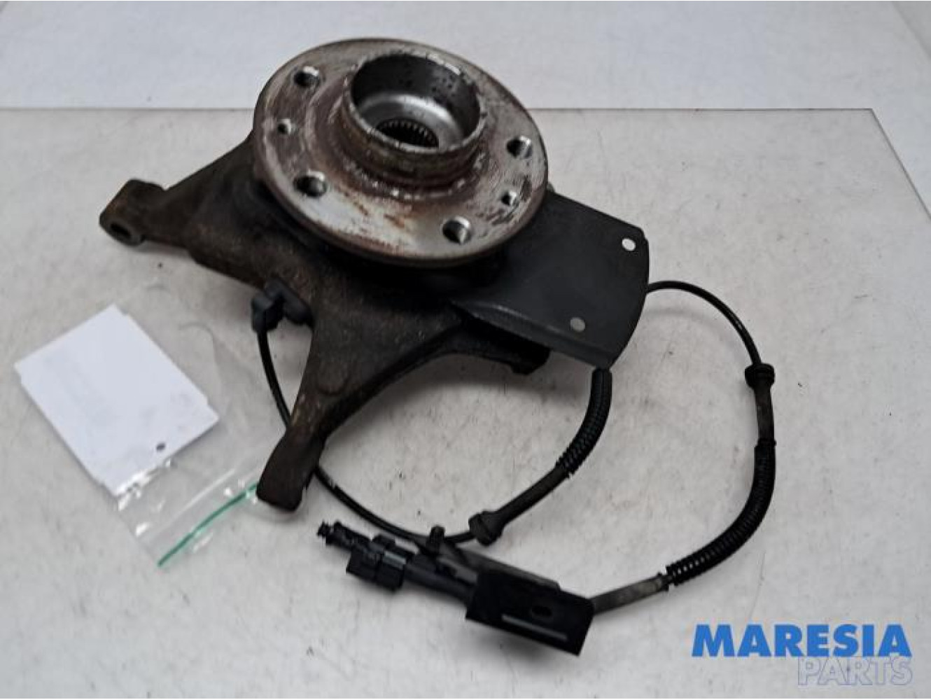 Renault - Trafic - Knuckle, front right
