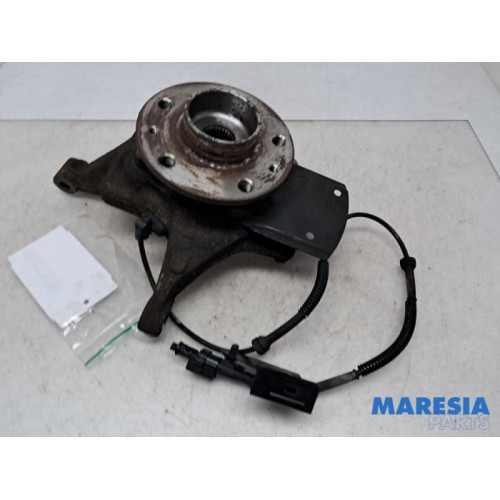 Renault - Trafic - Knuckle, front right