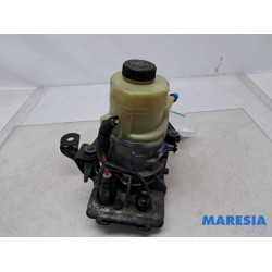 Renault - Trafic - Power steering pump