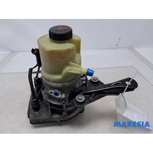 Renault - Trafic - Power steering pump
