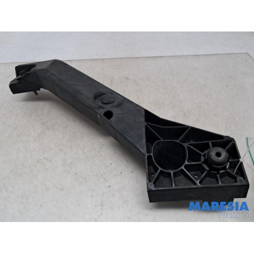 Renault - Trafic - Front part support