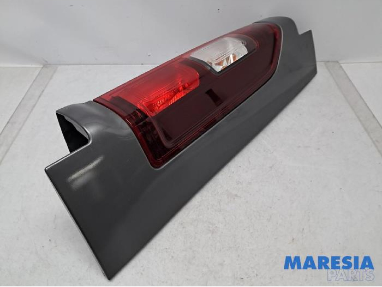 Renault - Trafic - Taillight, right
