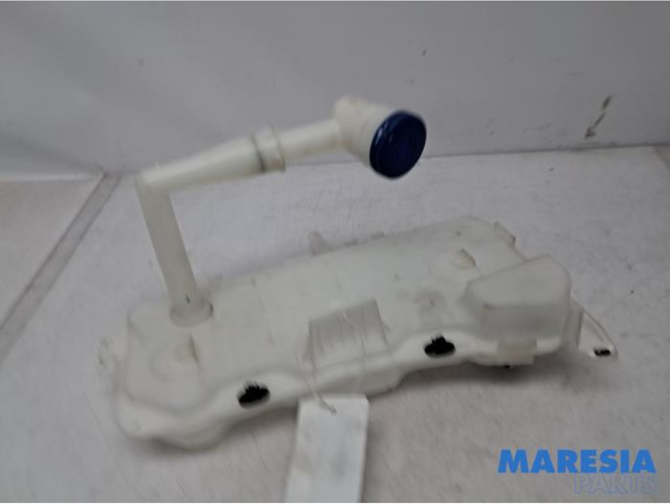 Opel - Combo - Front windscreen washer reservoir